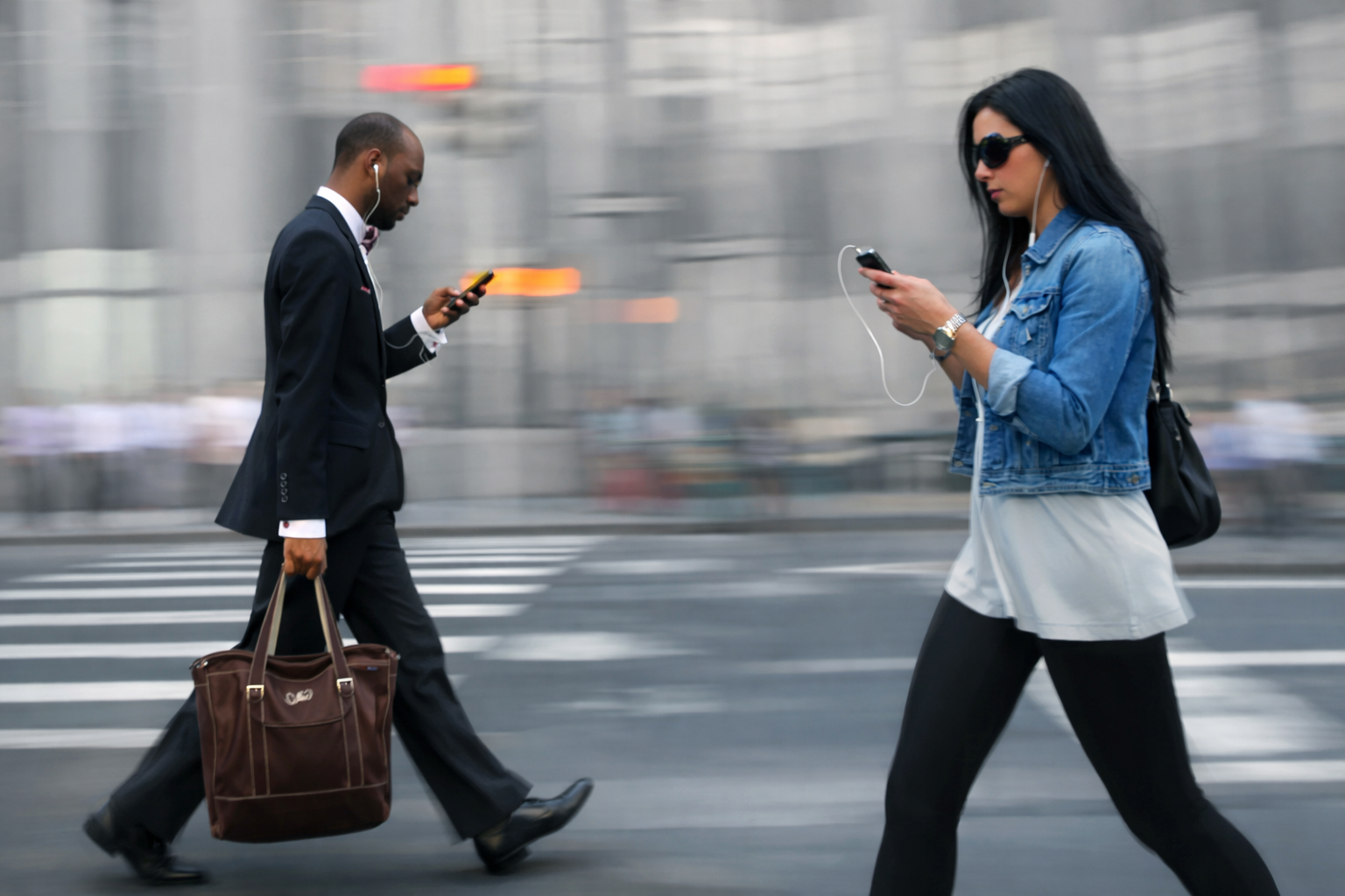 people using smartphones
